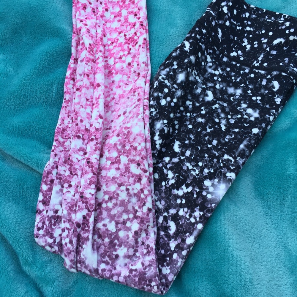 2 pair of leggings